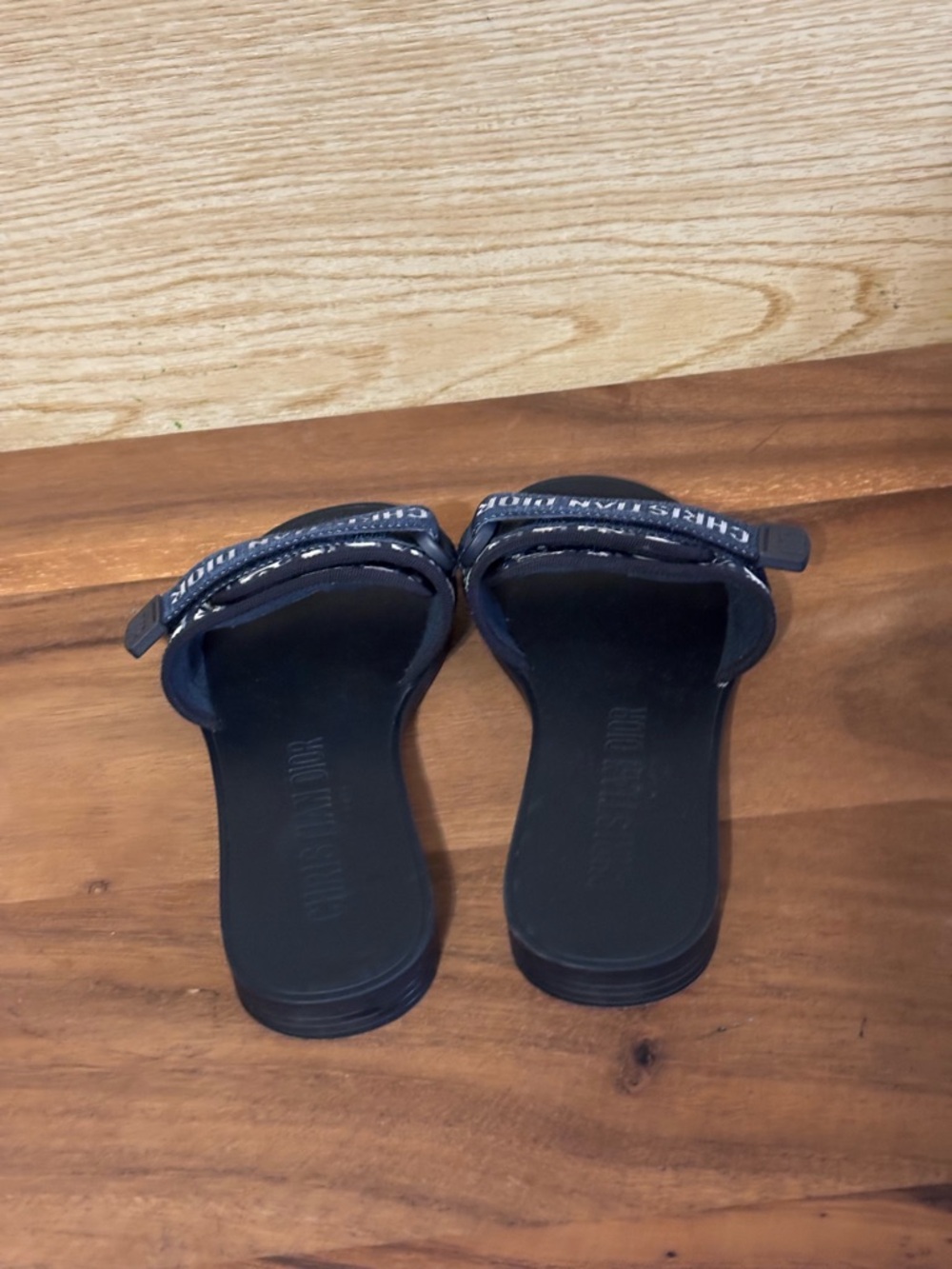 Dio(r)evolution Slide
Shiny Technical Fabric with Deep Blue Dior Oblique Print - Picture 6 of 11